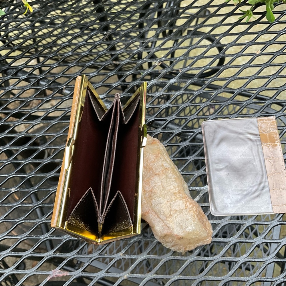 Quality Tan & Gold Alligator Nice Feel Skin Texture Wallet! - Picture 7 of 16